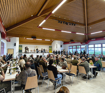 Durchführung der Versammlung der Kreisgruppe und Danksagung
